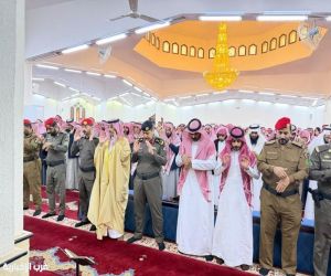 محافظ طبرجل يتقدّم المصلين في صلاة الاستسقاء