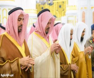 أمير المدينة المنورة يؤدي صلاة الاستسقاء مع جموع المصلين في المسجد النبوي