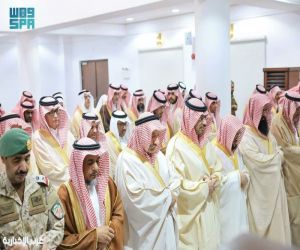 أمير منطقة نجران يؤدي صلاة الاستسقاء مع جموع المصلين في مسجد إمارة المنطقة