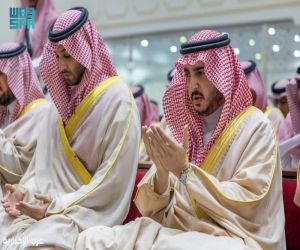 أمير منطقة الجوف ونائبه يؤديان صلاة الاستسقاء مع جموع المصلين في جامع خادم الحرمين الشريفين بسكاكا
