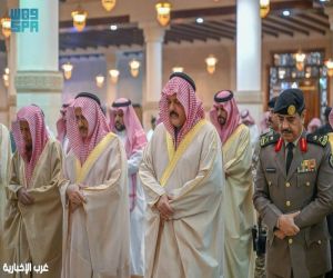 أمير منطقة حائل يؤدي صلاة الإستسقاء مع جموع المصلين في جامع الملك فهد