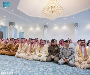 وكيل إمارة المنطقة الشمالية يؤدي صلاة الإستسقاء مع جموع المصلين في جامع الإمارة بـ عرعر