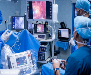 مجمع الدمام الطبي ينجح في أول عمليات تنظير حالب روبوتي مرن بالشرقية