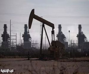 استقرار النفط بعد تراجعه لأدنى مستوى مدفوعا بتقدم محادثات أوكرانيا