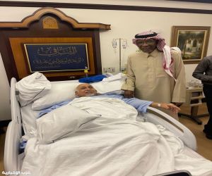 الدكتور أحمد عيد يزور رشاد أوزبك في المستشفى: لفتة وفاء من رمز رياضي سعودي