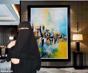 الفنانة التشكيلية نجلاء أحمد تتألق بإبداعات تتجاوز اللون