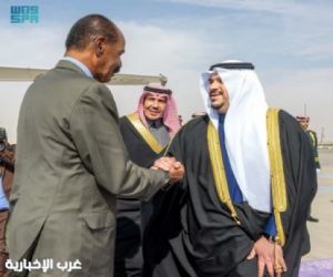 رئيس إريتريا يصل إلى الرياض وفي مقدمة مستقبليه نائب أمير المنطقة