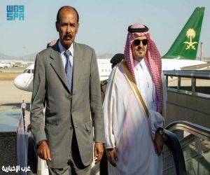 رئيس دولة إريتريا يصل جدة .. ونائب أمير منطقة مكة المكرمة في مقدمة مستقبليه