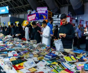 الكتب المخفّضة تستقطب زوّار معرض جدة للكتاب 2025