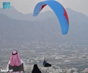 الطيران الشراعي في عسير.. تجربة سياحية تحلق فوق جمال الطبيعة
