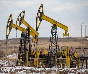 النفط يتراجع وسط توقعات بفائض المعروض