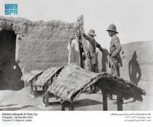 في لحظة نادرة التوثيق.. صورة تاريخية للملك عبدالعزيز خلال زيارته البصرة عام 1334هـ (1916م)