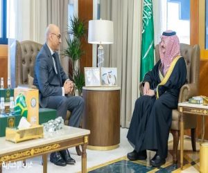 أمير المنطقة الشرقية يستقبل سفير جمهورية باكستان الإسلامية لدى المملكة