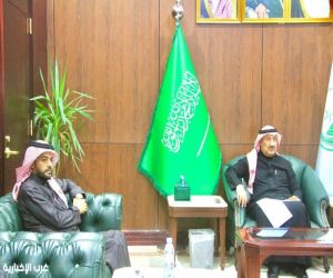 محافظ القريات يستقبل رئيس البلدية ويستعرضان المشروعات التنموية والخدمية في المحافظة