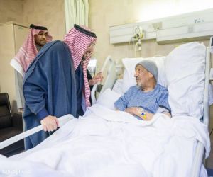أمير منطقة القصيم يزور الشيخ عبدالله العبدالرحمن الزامل في المُستشفى