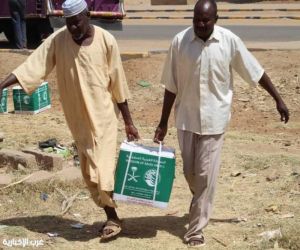 مركز الملك سلمان للإغاثة يوزع 1,606 سلال غذائية للأسر النازحة في السودان