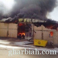 الدفاع المدني يخمد حريقآ في مستودع بحي السلي بالرياض