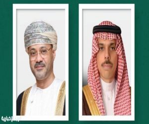 وزير الخارجية السعودي يجري اتصالًا هاتفيًا مع نظيره العماني لبحث المستجدات الإقليمية