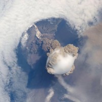 صور مدهشة لحظة إندلاع بركان ساريشيف