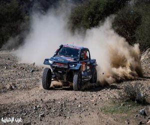 ناصر و دانية  يتمسّكان بصدارة سيارات داكار السعودية قبل الختام
