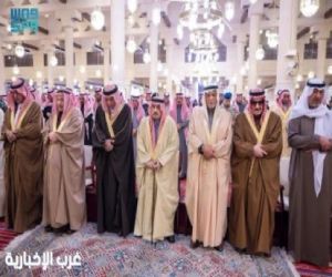 أمير منطقة الرياض يؤدي صلاة الميت على صاحب السمو الأمير بندر بن عبدالله آل عبدالرحمن آل سعود وصاحبة السمو الأميرة موضي بنت عبدالله بن فهد بن فيصل بن فرحان آل سعود