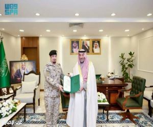 أمير نجران يكرم قائد قوة شرورة السابق ويُهنئ خلفه بتولي المنصب