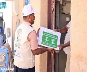 مركز الملك سلمان يوزّع 1300 كرتون تمر بحضرموت