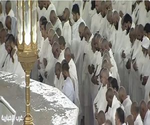 امتداد صفوف المصلين لأكثر من كيلومتر خارج ساحات الحرم المكي في ثالث أيام رمضان
