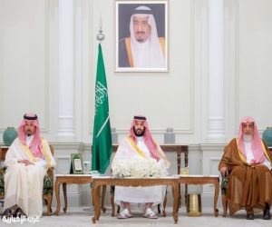 ولي العهد يستقبل عددًا من العلماء والمسؤولين والمواطنين بالمدينة المنورة