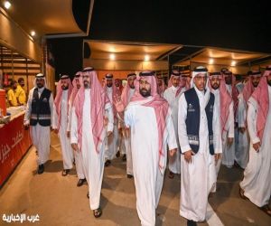 أمير جازان يتفقد سوق «الأولين» الرمضاني ويستعرض مبادرات الأمانة