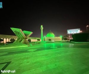 مجمع الملك فهد لطباعة المصحف الشريف يتوشح بالأخضر احتفاءً بيوم التأسيس 1447هـ