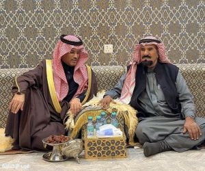 محافظ طبرجل يطمئن على صحة  مزعل اللحاوي