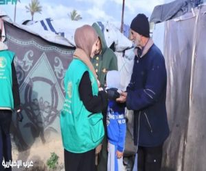 مركز الملك سلمان للإغاثة والأعمال الإنسانية يوزّع 27 ألف وجبة ساخنة في وسط وجنوب غزة