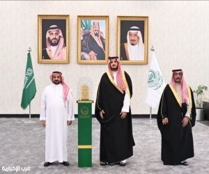 محافظ الطائف يكرّم رئيسة جمعية ذوي الاحتياجات الخاصة لدورها التطوعي