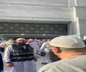 صُنّاع الإيجابية… ثمانون متطوعًا يصنعون فرقًا في خدمة ضيوف الرحمن بالحرم المكي