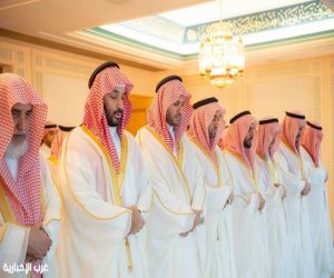 ولي العهد يؤدي صلاة العيد في المسجد الحرام وسط حضور مهيب