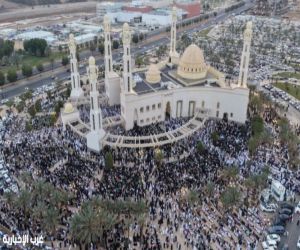 تبوك تحتفل بعيد الفطر بصلاة جماعية في جامع الوالدين