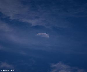 التربيع الأول لقمر شهر شوال يزين سماء الحدود الشمالية