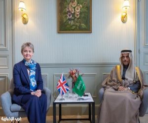 وزير الخارجية يبحث مع نظيرته البريطانية تعزيز العلاقات ومستجدات الإقليم