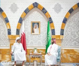 سمو ولي العهد يلتقي أمير دولة قطر