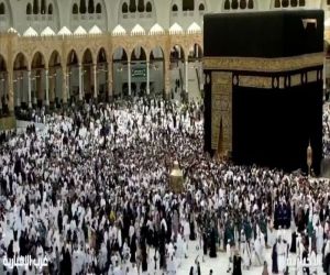 مشاهد إيمانية من الحرم المكي.. انسيابية الطواف وتنظيم يلفت الأنظار