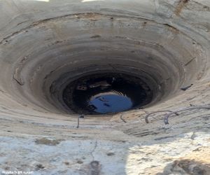 ردم بئراً مكشوفة بمركز البيضاء