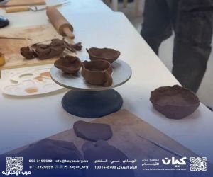 كيان تُبدع مع أطفالها… حين يتحول الطين إلى حكايات فرح في بينالي الدرعية