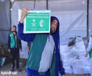 مركز الملك سلمان للإغاثة يوزّع (1.196) سلة غذائية في مدينة خان يونس بقطاع غزة