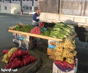 أمانة جدة تضبط 2.8 كجم خضروات وتُصادر بسطات مخالفة بنطاق العزيزية