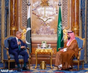 ولي العهد يلتقي رئيس وزراء باكستان لتعزيز التعاون المشترك