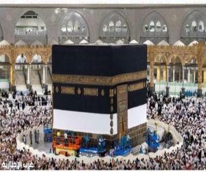 في مشهد مهيب رفع كسوة الكعبة استعداد اً لاستقبال ضيوف الرحمن