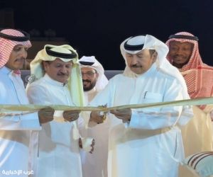 مدير جمعية الثقافة والفنون بـ الطائف يفتتح معرض "صنع بأيدينا" ويدشن أول فرقة نسائية للفنون الشعبية