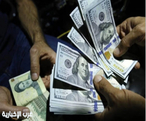 سعر الدولار يتخطى 183 ألف تومان في سوق إيران الحرة وسط أزمة اقتصادية طاحنة وحصار بحري خانق