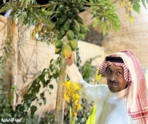 شجرة استوائية تثمر في شمال المملكة وتفتح آفاقًا جديدة للتنوع الزراعي بمنطقة الجوف كريم الشراري ينجح في زراعة البابايا بطبرجل